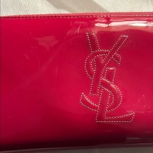Yves Saint Laurent fusia Patent Leather Zippy Wallet🥳🥳❌❌